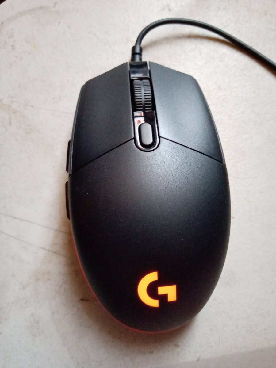 LaloHikari08's tweet image. Hoy llego mi nuevo mouse, que es para reemplazar el que tenia y que estaba empezando a fallar, funcionando al 💯 #logitech #logitechG203