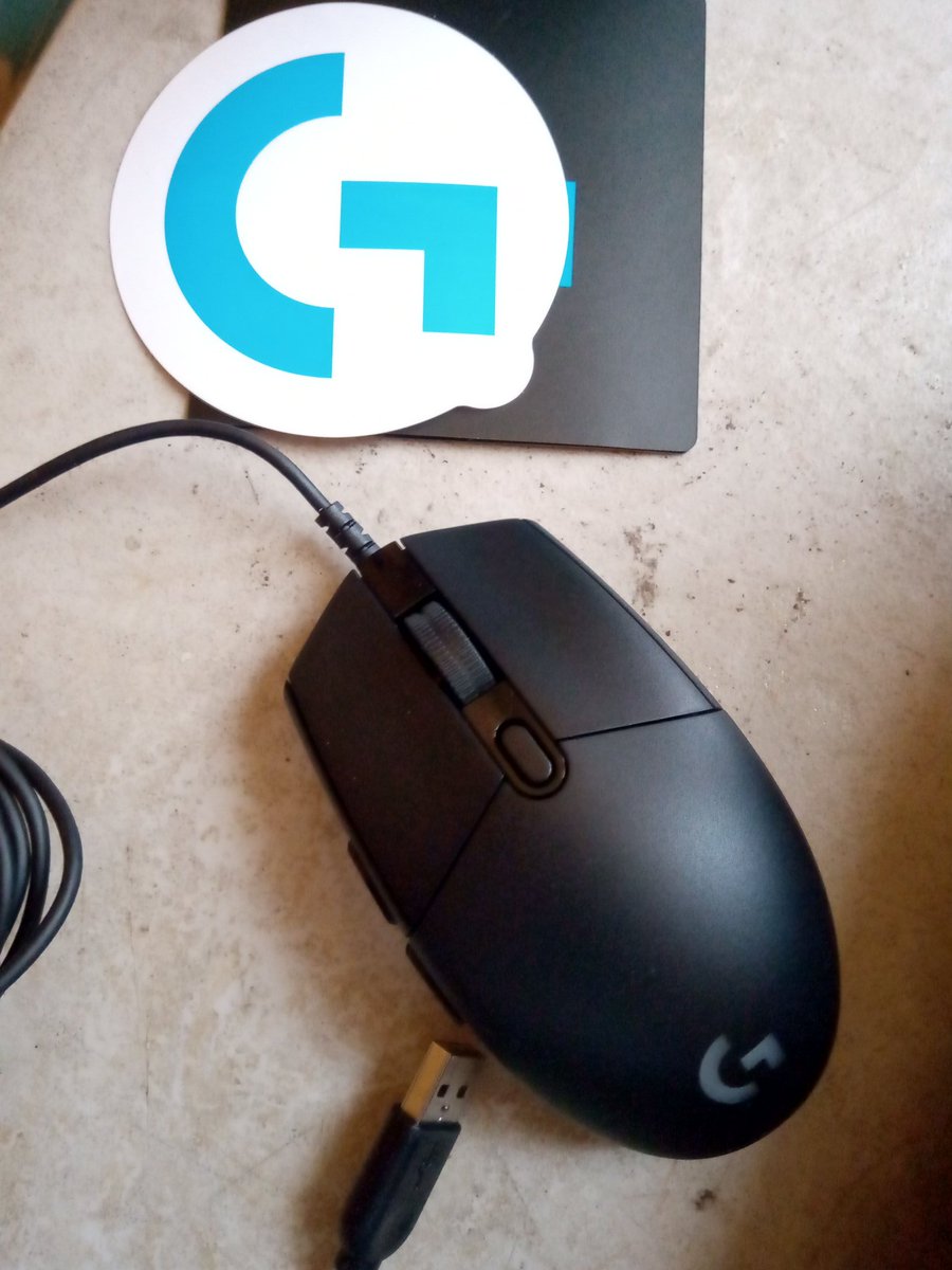 LaloHikari08's tweet image. Hoy llego mi nuevo mouse, que es para reemplazar el que tenia y que estaba empezando a fallar, funcionando al 💯 #logitech #logitechG203