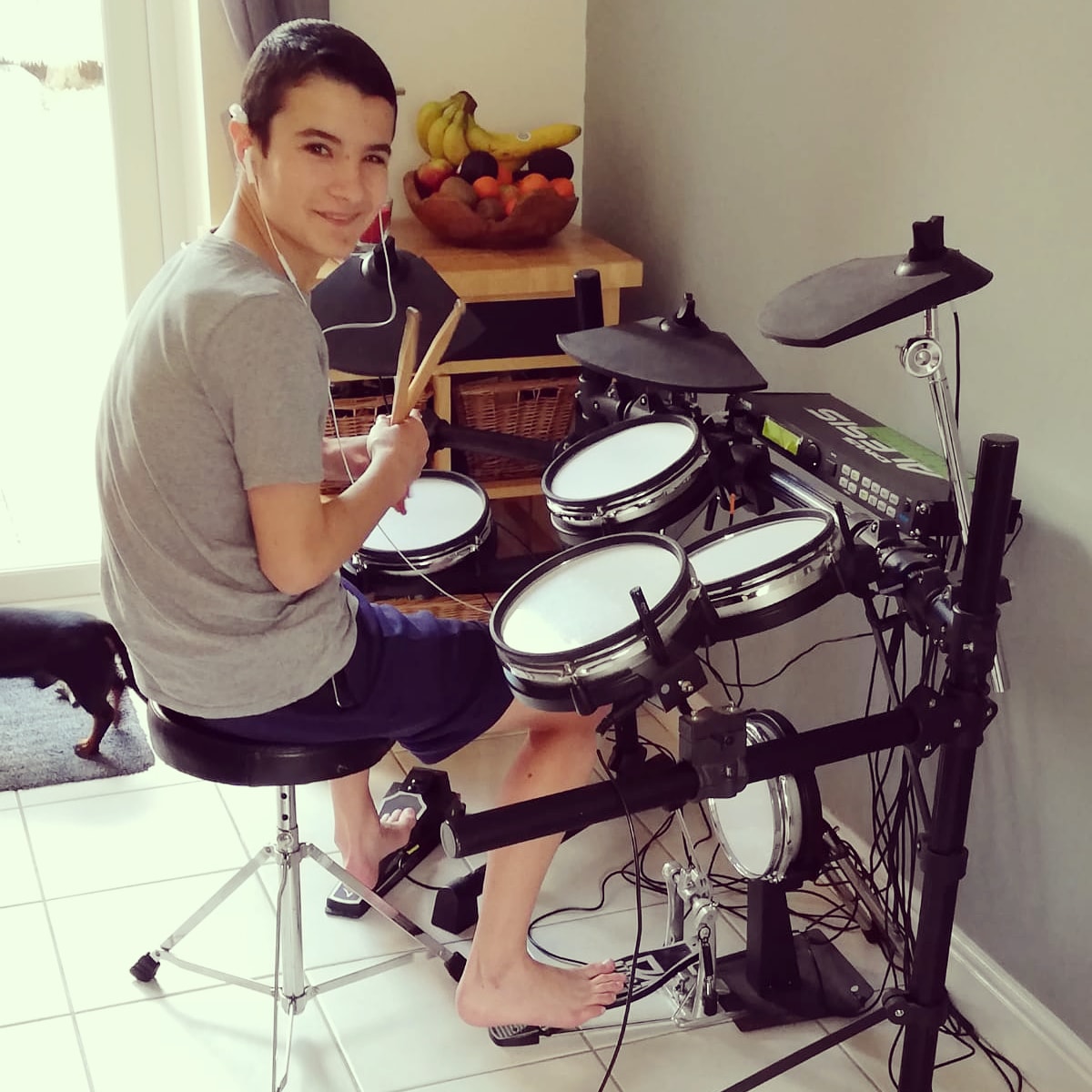 StimoClaire's tweet photo. Always trying to help them achieve their dream. Not sure where he gets his talent from! #drummeroftheband #girlsloveadrummer #earplugsneeded https://t.co/pEn3zl7XWF