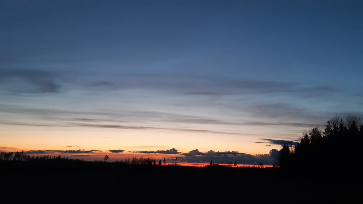 kuvastus's tweet photo. #ilta #auringonlasku  4.5.2020 https://t.co/XOHrlm0a6u