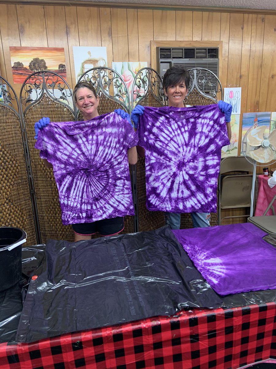 DentonDena's tweet photo. Mrs. Neill came over to tie dye shirts for our House Contest. We had so much fun! 😁❤️@LMESTigerNation @cneill314 https://t.co/92spuwy7aO