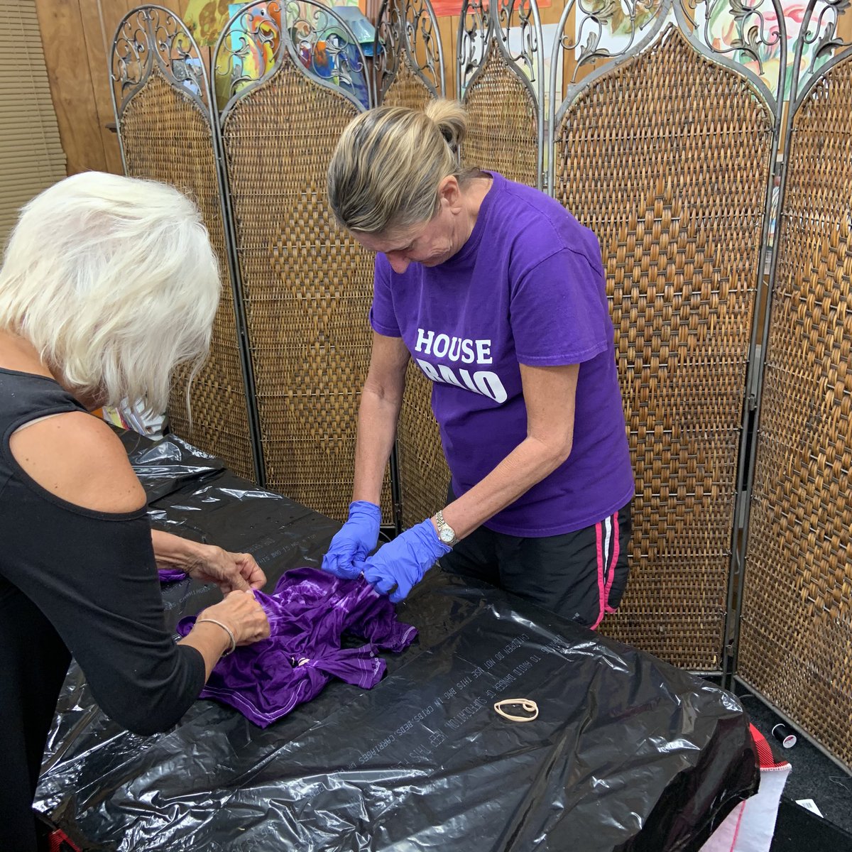 DentonDena's tweet photo. Mrs. Neill came over to tie dye shirts for our House Contest. We had so much fun! 😁❤️@LMESTigerNation @cneill314 https://t.co/92spuwy7aO