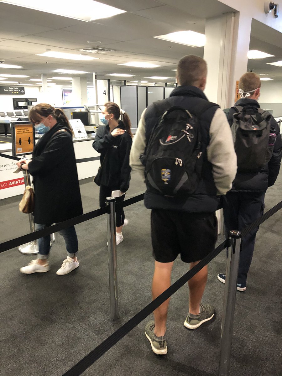 CAoCulture's tweet photo. Organizational fail. Queuing system that has people much closer than 2 meters. @TVNZ @AirNZMedia @odtnews https://t.co/8TqlsqySjT