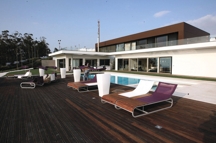 MiguelMartinho7's tweet photo. A velha casa do Big Brother na Venda do Pinheiro/A nova casa do Big Brother na Ericeira. 

É hora de dizer adeus à velha casa, e dizer olá à nova. #BBzoom #BBmag #BB2020tvi #BB2020 https://t.co/To8EL7Oclx