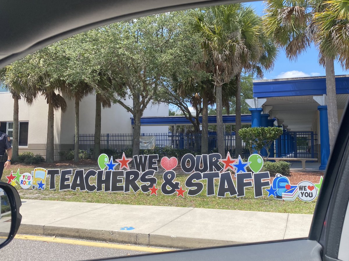 teacherash2010's tweet photo. I truly love where I work and feel so appreciated! Thanks for making us feel loved from a far! 💗 https://t.co/3qfH9TIymQ
