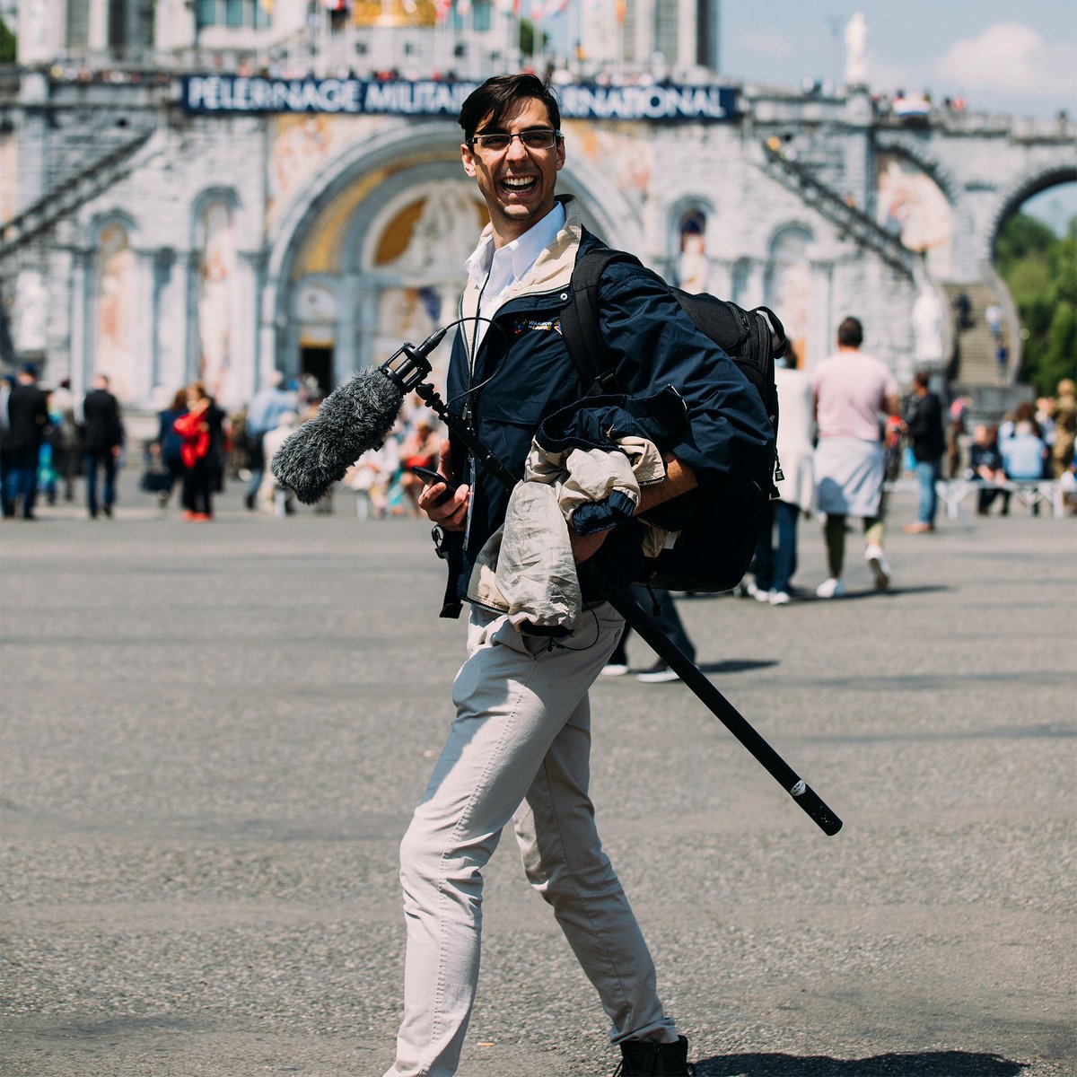 spiritjuice's tweet photo. How's that for a smile? BOOM 😁

https://t.co/aVkTZRRo5X

#onlocation #filmlife🎬 #filmmakerlife #cinematographerlife #travelfilmmaker #locationshoot #productioncrew #France #Lourdes #travelphoto #emmy #emmywinner #camerasound #boompole #boomop https://t.co/nGeovVljTf