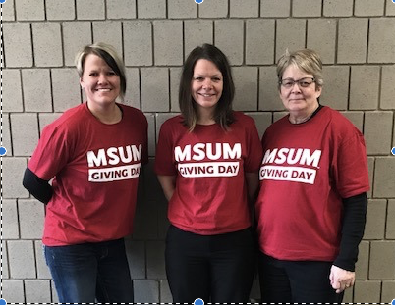 DrLisaKarch's tweet photo. Did you know that it is #GivingTuesdayNow 🙌@MSUMoorhead? https://t.co/r7dEp96LMQ #StudentEmergencyAssistance #DragonAthletics Together, We Can Make A Difference #DragonFamily ❤️🐉 https://t.co/Dz0jfZ0I86