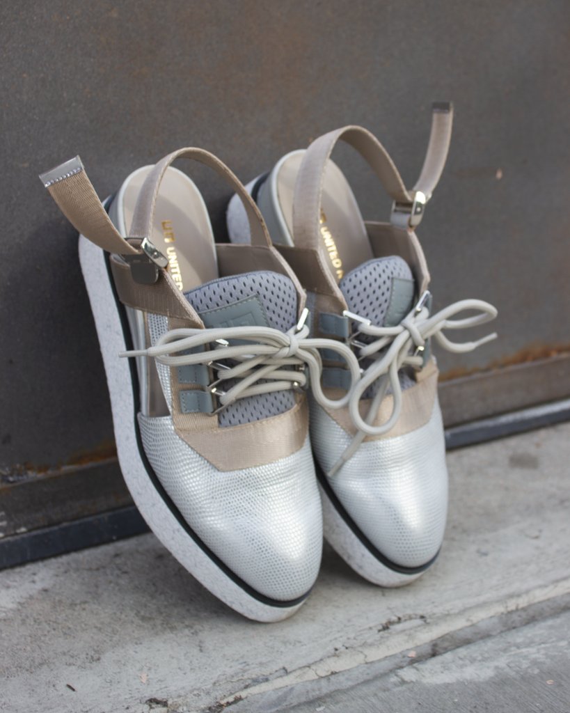 The MIKU SPORT SUMMER //// A hint of athleticism on our favorite flatform style //// #SS20 //// Click here to shop: bit.ly/2YsdfPI
.
.
.
#unitednude #fashion #architecture #platforms #hautecouture #ss20 #springsummer #design