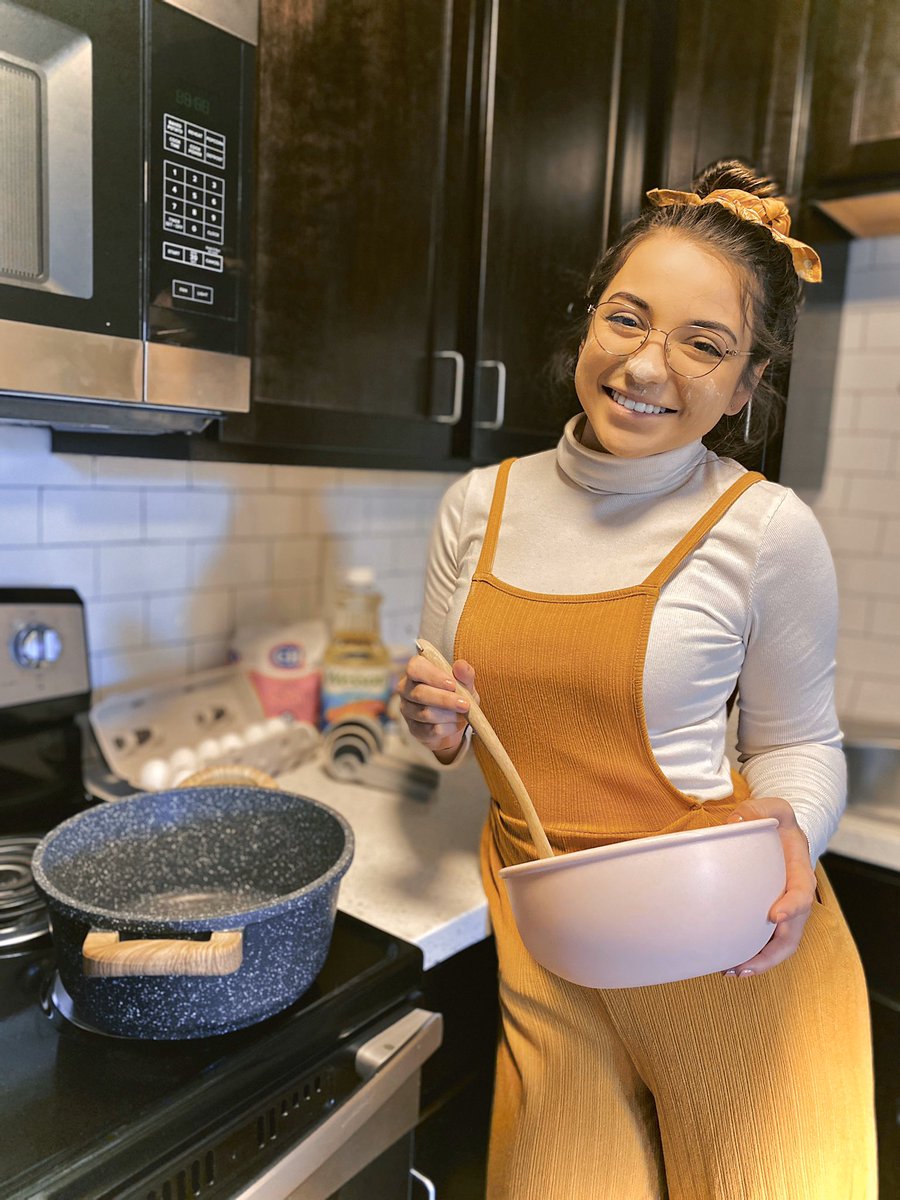 It’s Cinco De Mayo &amp; we’re going LIVE!! 😁

Cook @waltdisneyworld’s churros with us at 12:30!! Check out our story to see what ingredients you’ll need. 🤩