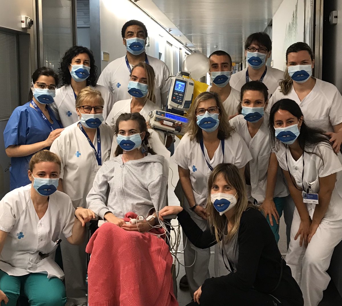 M_JoseMunozB's tweet photo. Después de varias semanas de ingreso en la UCIP @vallhebron así hemos despedido hoy a Kira
#LabiosAzules para despedirla y celebrar con ella y su familia el
#DMHipertensionPulmonar https://t.co/PTZMgZyTqN