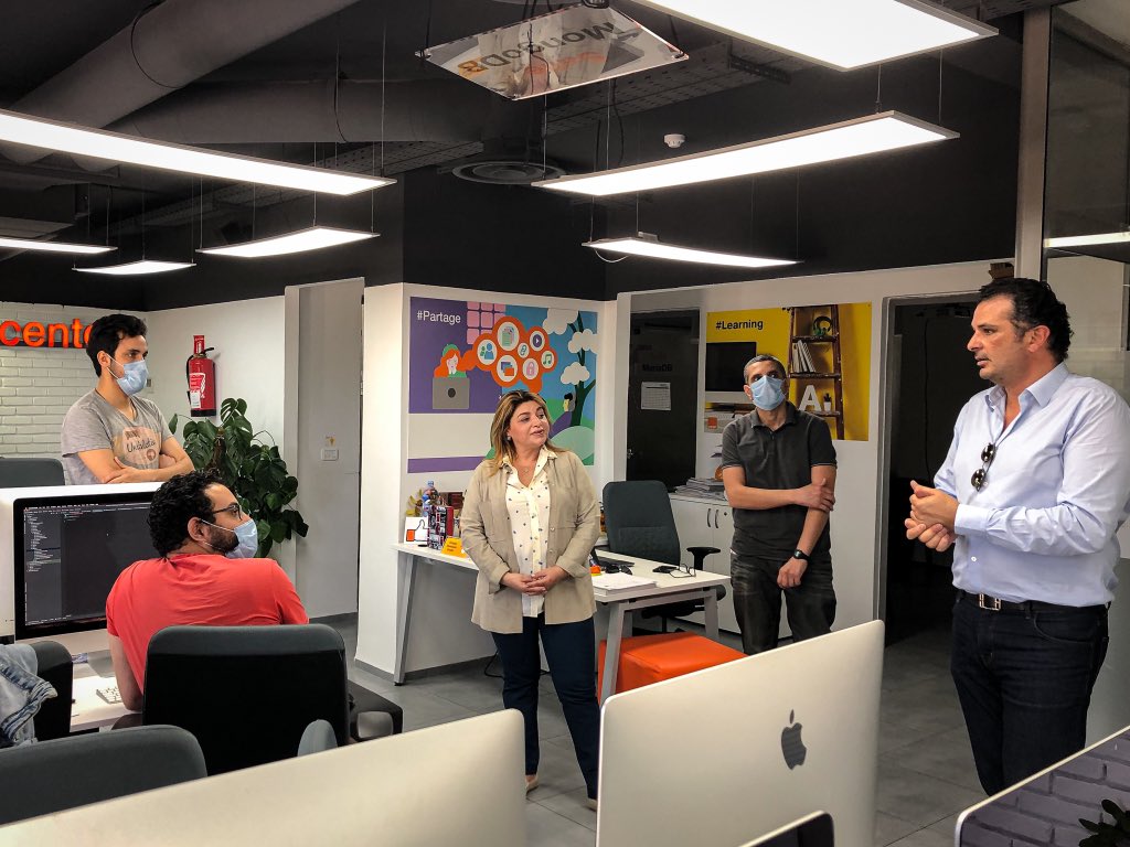 10 ans déjà,10 ans au sein de la grande famille <a href="/Orange/">Orange</a> , 10ans au service des enfants, des jeunes et des femmes pour un avenir meilleur par le numérique , 10 ans au service de la 🇹🇳merci à mes collègues <a href="/OrangeTN_Plus/">OrangeTNplus</a> pour leur formidable dévouement <a href="/millet_thierry/">Thierry Millet</a> <a href="/orangeafrica/">Orange Africa & Middle East</a>