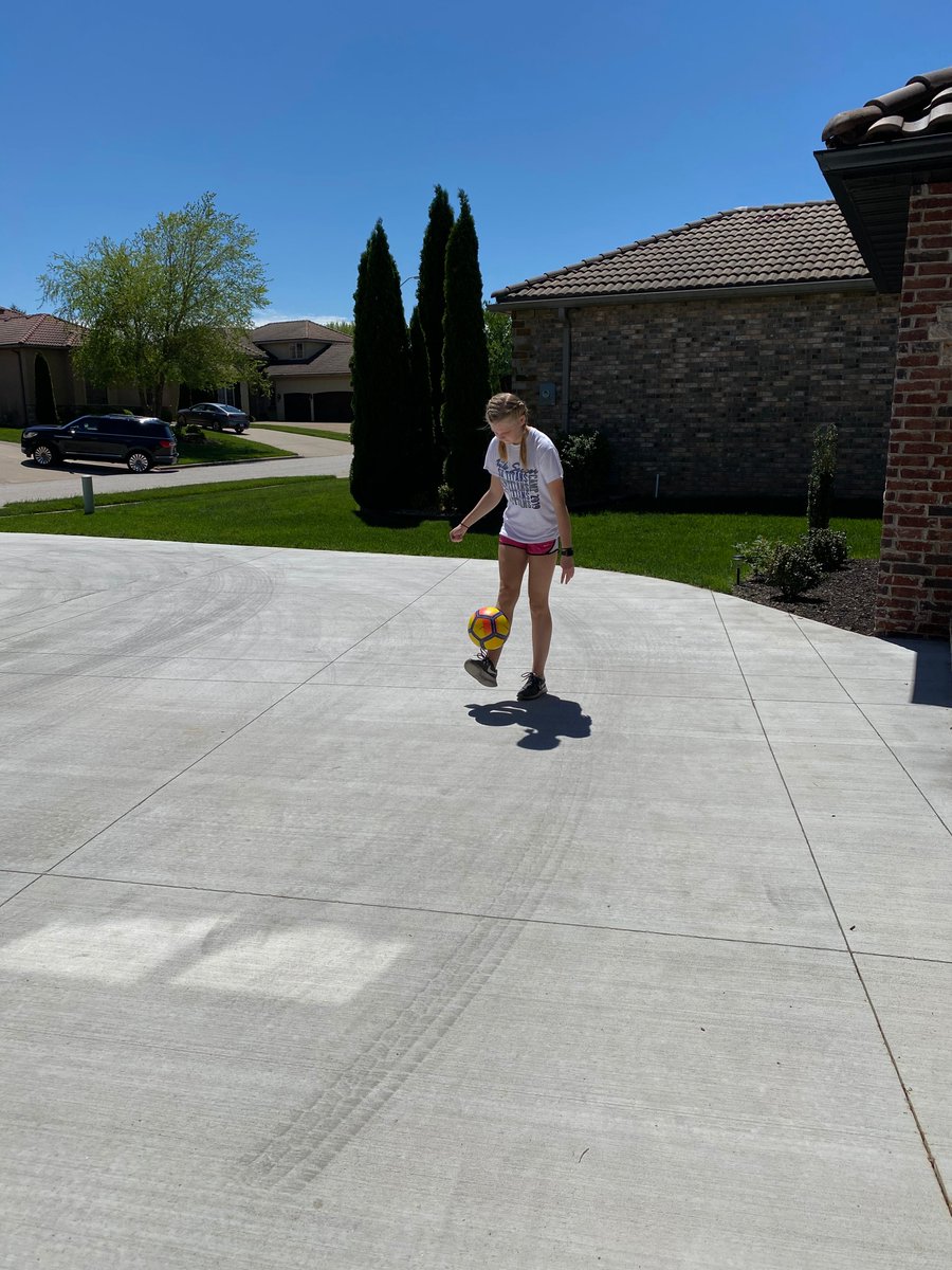 07 Kinslee hit 108 juggles alternating feet today!! Way to stay focused &amp; reach your goal!