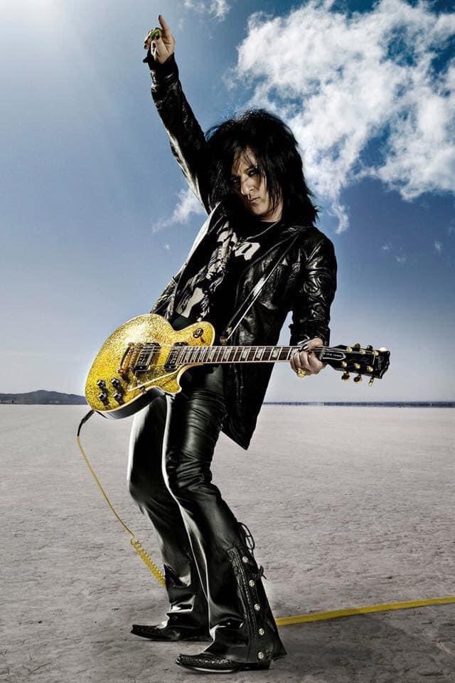 A very happy birthday to one of the guitar greats: Steve Stevens 