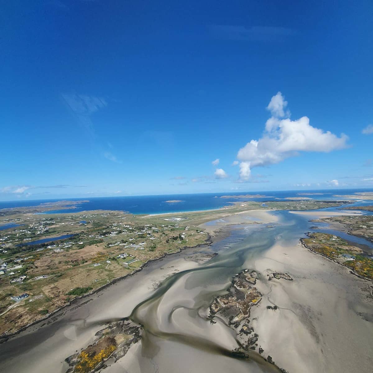 IrishAirCorps's tweet photo. Last Saturday morning #3Ops used one of its #AW139 helicopters to complete an air ambulance flight from Donegal to Dublin. Donegal Airport is known to be one of the most scenic airports in the world. 🏥 🚁 🏥
@OC3OPS @defenceforces @DonegalAirport
#HEMS #GoMairidísBeo https://t.co/X2SCK0r1L5