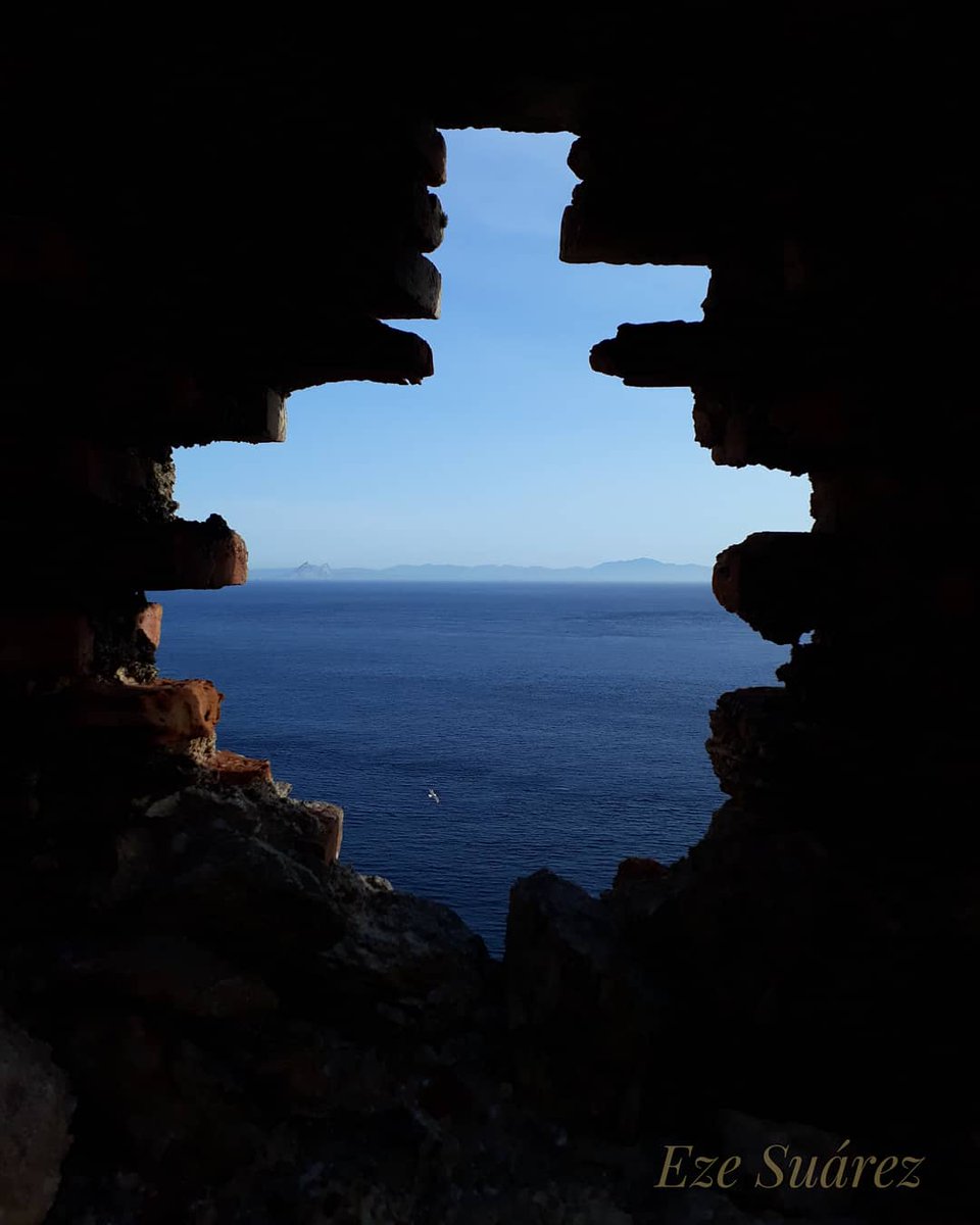 ezekiel_sr's tweet photo. Ventana al Estrecho de Gibraltar
#LandScapes #PicOfTheDay #StraitofGibraltar #Window #Nature #SierraBermeja #TheRock #Ceuta #Spain #España #Mediterraneo #WalkAndDrive #PerladelMediterráneo #NoFilter #SinFiltro @Nugaci https://t.co/XvnY3EVMF6
