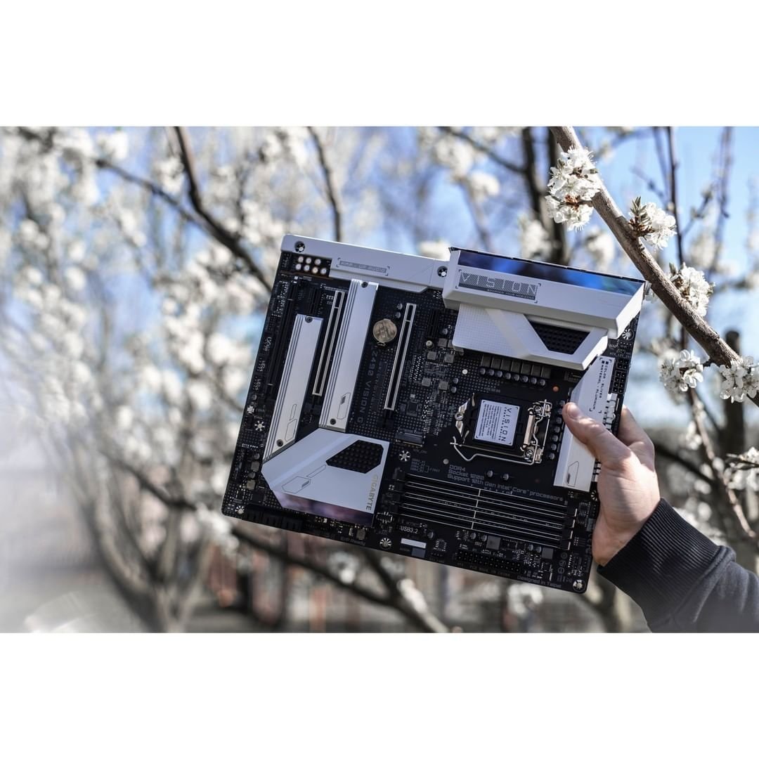 AORUS_TR's tweet photo. πππ Z490 VISION G ile tasarΔ±m ve performansΔ± aynΔ± anda yaΕayΔ±n
.
.
.
#SoarToNewHeights #visionG #Z490 #motherboards #intelz490 #extremepc #gamingsetups #gigabyteZ490 #gigabytemotherboard #intel #GIGABYTE #TeamUpFightOn https://t.co/qf1LsAlKWa