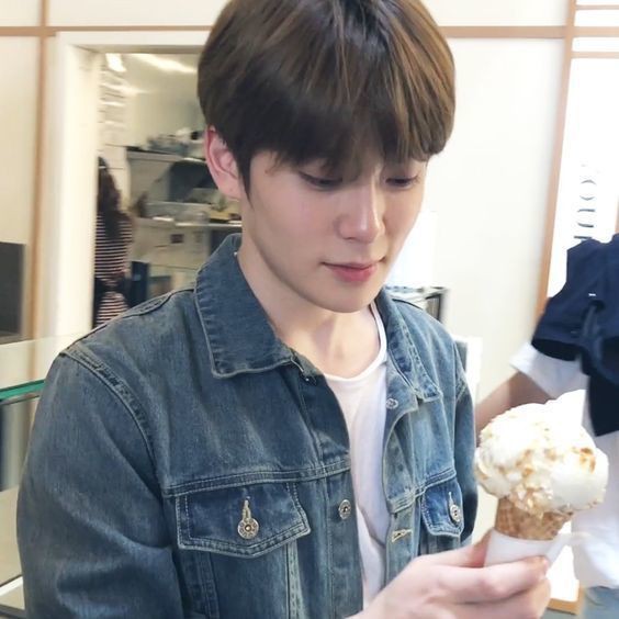 มองไม่วางตาขนาดนั้นพี่กลัวใครแย่งเหรอครับ