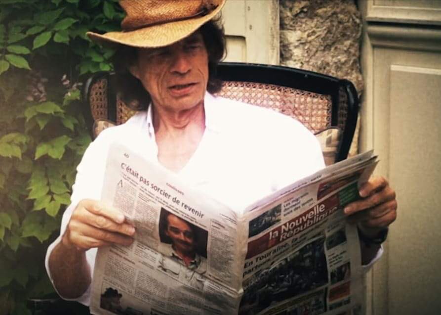 Ben_Duhamel's tweet photo. Et voilà ⁦@MickJagger⁩ confiné en Touraine qui lit... ⁦la Nouvelle République ! #pqrmonamour cc ⁦@lanouvellerep_⁩ https://t.co/LZnAqclbw0