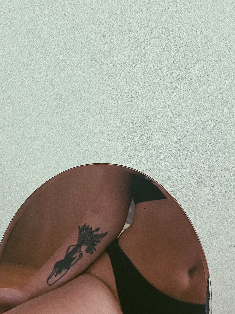 sarah ✭❁❋ tweet media