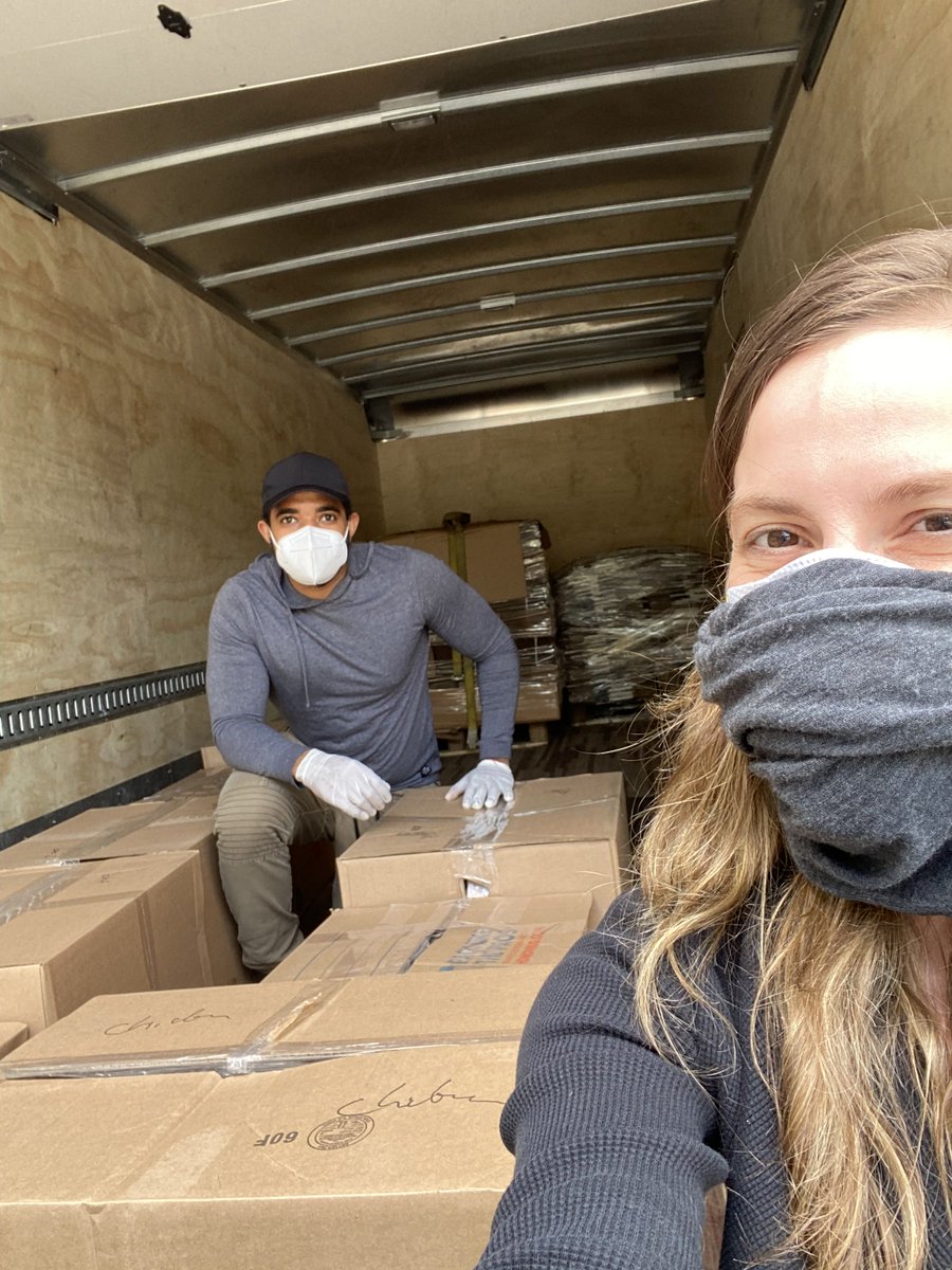 SenatorBiaggi's tweet photo. Yesterday we delivered nearly 800 free meals to #SackWern @NYCHA residents in #Soundview. Thank you to @winstonchiu of @RethinkFoodNYC for donating the food, and to my friend Conrad of Galvanize Group for lending your truck and team to help distribute! https://t.co/eiTks48SXx