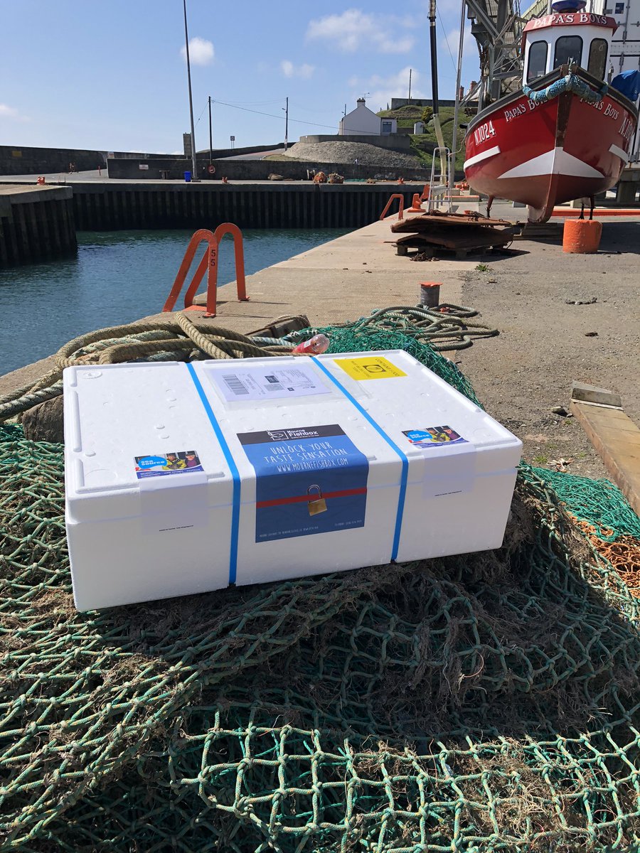 Sir Richard Needham, 6th Earl of Kilmorey has close ties with the Kingdom of Mourne. “What a treat! What a feast!” - his comment when today he received his box of fresh NI seafood by <a href="/SeaSourceNI/">Sea Source NI</a> &amp;  <a href="/MourneFishbox/">Mourne Fishbox</a> - NI to England in under 24 hours @jorisminne <a href="/BallywalterPark/">BallywalterPark 🇺🇦</a>