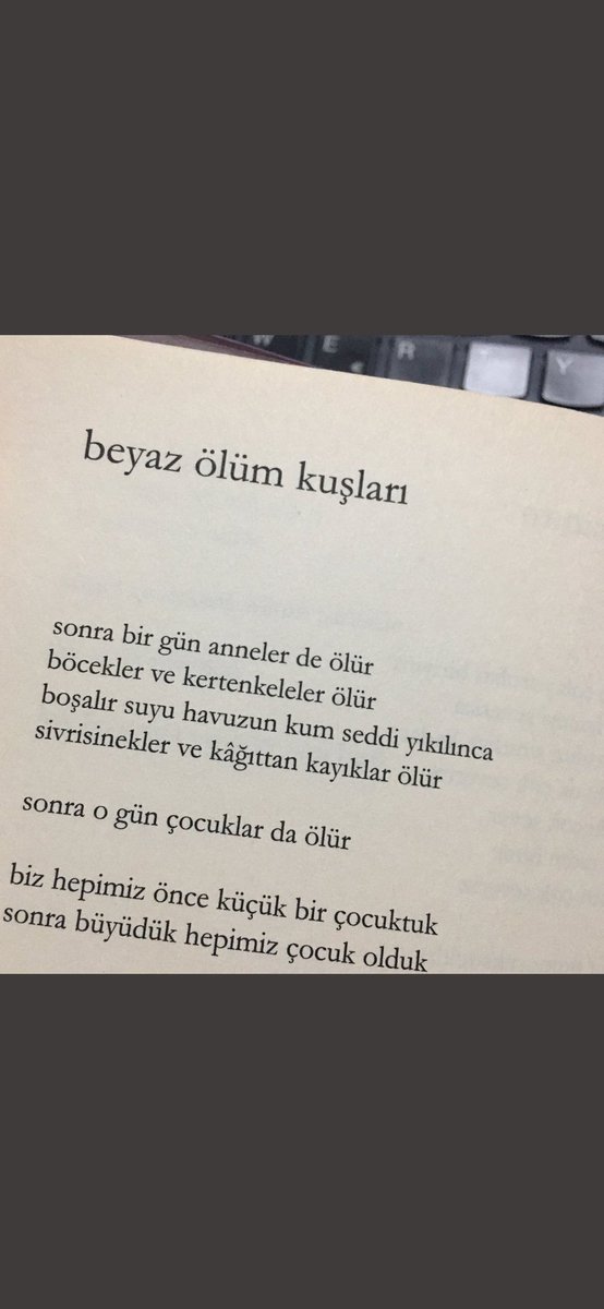 AydKavrat's tweet photo. önce anne doğurdu çocuğu acıya
sonra çocuk acıya anneyi ve ölümü kattı
sonra herşey ve herkes çocuktan var oldu https://t.co/H3NYCYRfqY
