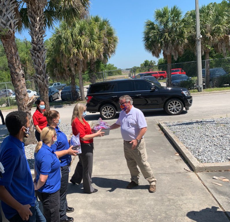 orlandomayor's tweet photo. Delivered some face coverings made by members of Ismaili Community of Glorida and I-CERV volunteers to @OrlandoFireDept and @OrlandoPolice dispatchers today. #ThankYouORL to these volunteers and all in our community who continue to serve others during this trying time. https://t.co/HEfBn0jWCu