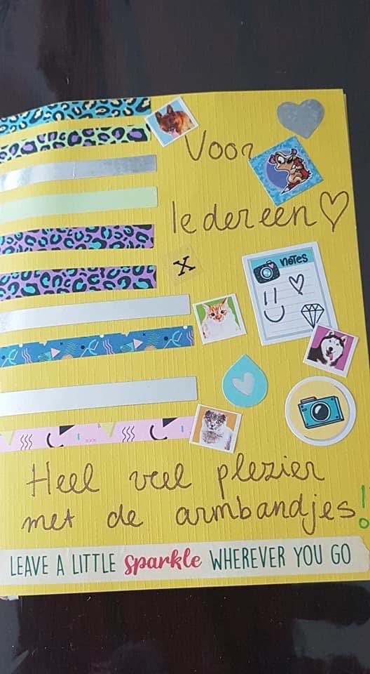 “En dan maken twee kleine meisjes voor al mijn cliënten een armbandje om ze veel liefs te wensen.”

Mooi bericht van May Evason, teammanager van St Anna.#samentegencorona #koraaltegencorona #gehandicaptenzorg