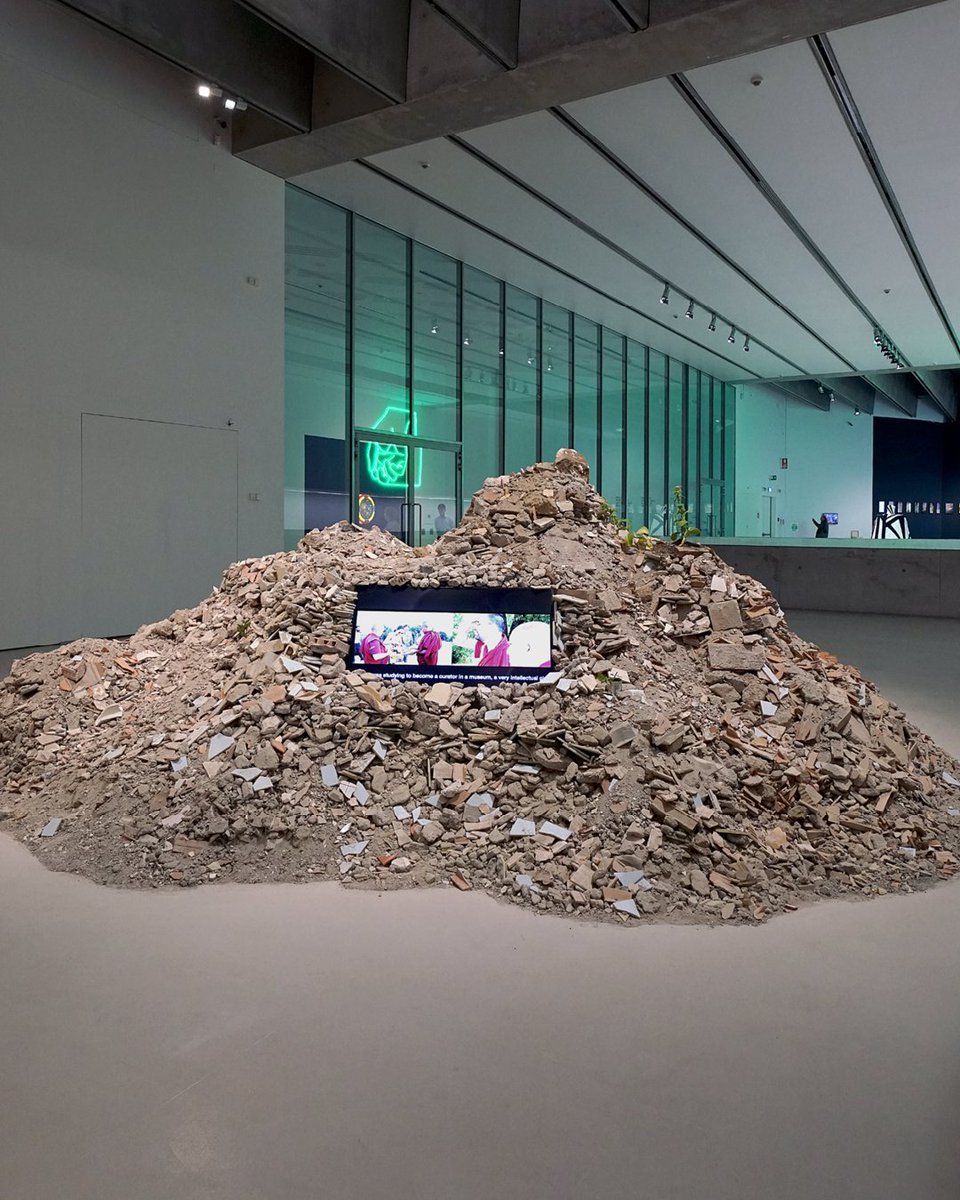 Museo_MAXXI's tweet photo. In prima visione alle 21:30 su YouTube per #ArteinPrimeTime dentro #REALITALY: "Il corno mancante" (2017-2018) di Leone Contini. Il film racconta la ricerca del corno mancante della divinità buddista Yamāntaka (Distruttore della Morte). >>https://t.co/G3DQv0ZRVe @_MiBACT https://t.co/yeDJMvHJTn