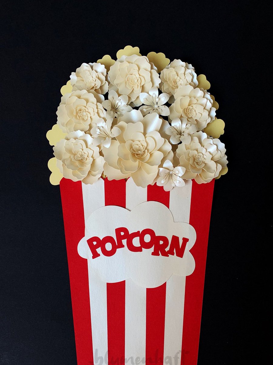 _blumenhaft_'s tweet photo. Have a nice, chilling evening... all made of paper #paperflowers #papercraft #handgemachtes #popcorn #paperart #inspiredbypetals #handmadeflowers #paperflorist #floralstories #popcornlove #papercut #paperartist #floraldesigner #paperflowerdecor #movietime #handmade https://t.co/sopOZwF0pB