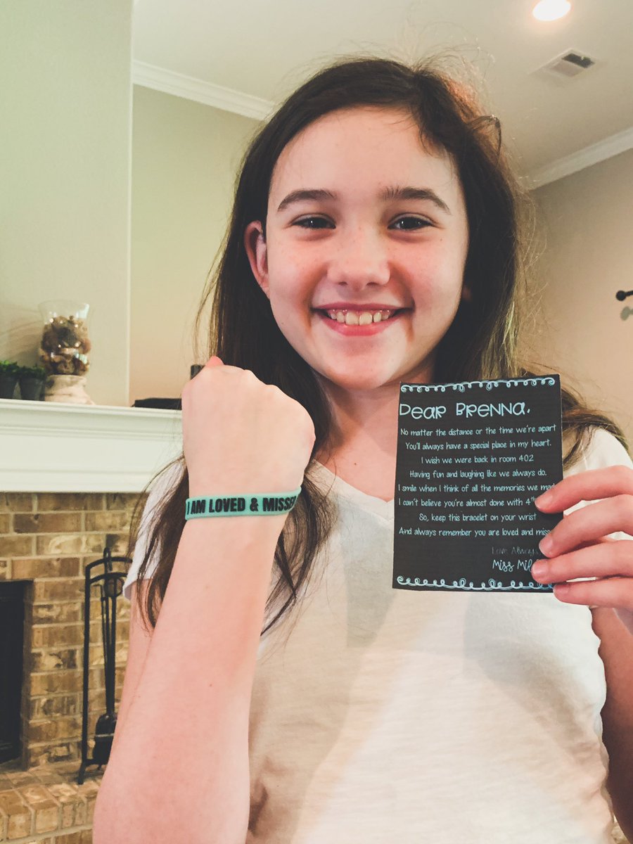 MrsH7707's tweet photo. And another surprise from an awesome teacher @KaylaMills2015 . My girls truly are blessed by some amazing educators. https://t.co/Oi63LINYMA