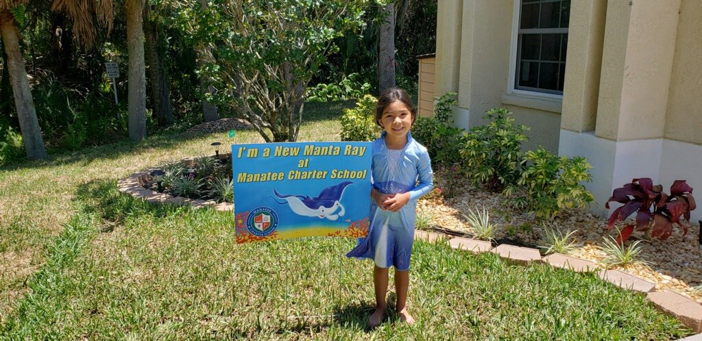 Manateecharter1's tweet image. We welcomed some new students in to our Manta Ray family today! 💙👍 We are glad to have you. Remember, you can apply online today too for 2020-2021. #proudmantarays #gomcs  @CSUSAhq @CSUSAJonHage