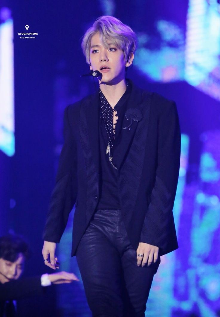 OhMaya94's tweet photo. happy birthday to this amazing vocalist / dancer / model! you are such a talented and kind man! I hope you are always happy and loved!🎉🎂❤️
#HappyBaekhyunDay #BAEKHYUN @B_hundred_Hyun @weareoneEXO https://t.co/fy6gqOSSiM
