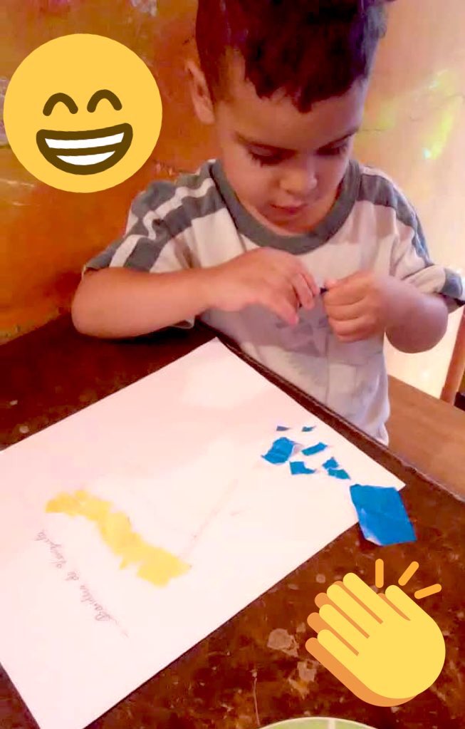 escramirezchaco's tweet photo. #05May #LaEscuelaSigueEnCasa  #IIIMomento Actividad: Paso a paso elaboración de bandera de Venezuela con papel rasgado y pegado. Realizado por Daniell Enrique 1er nivel  “A” 💛💙❤️#QuedateEnCasa                @DireDucacionGDT @laidygomezf @mediluis @arriechezorbel https://t.co/qi4qpKOQwo