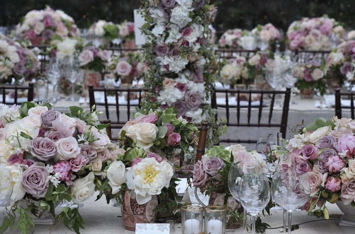 prestonrbailey's tweet image. Low arrangements.

It could be for a wedding, benefit or corporate events. It’s always a challenge to create a low arrangement that is a bit unique.
More images on my Instagram!

Please tell us your favorite.
#PrestonBailey