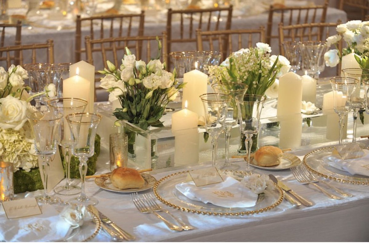 prestonrbailey's tweet image. Low arrangements.

It could be for a wedding, benefit or corporate events. It’s always a challenge to create a low arrangement that is a bit unique.
More images on my Instagram!

Please tell us your favorite.
#PrestonBailey