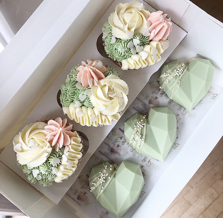 BakeItPrettyGF's tweet photo. Mix and match 💐 Floral cupcakes and vanilla cake hearts for a “happy anniversary” in lockdown! 💕 #Cardiff #glutenfree https://t.co/SIqVqqYVPx