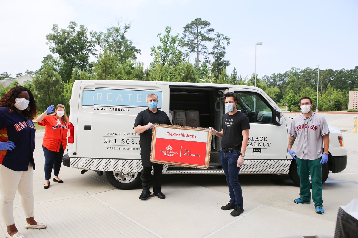 BlackWalnutCafe's tweet image. Today we delivered 250 boxed lunches to @TexasChildrens in The Woodlands donated by #ZackGreinke of the @astros! His donation was made possible with @athletescauses’ #projectFRONTLINE initiative that connects local restaurants with hospitals to help feed our #healthcareheroes 🖤