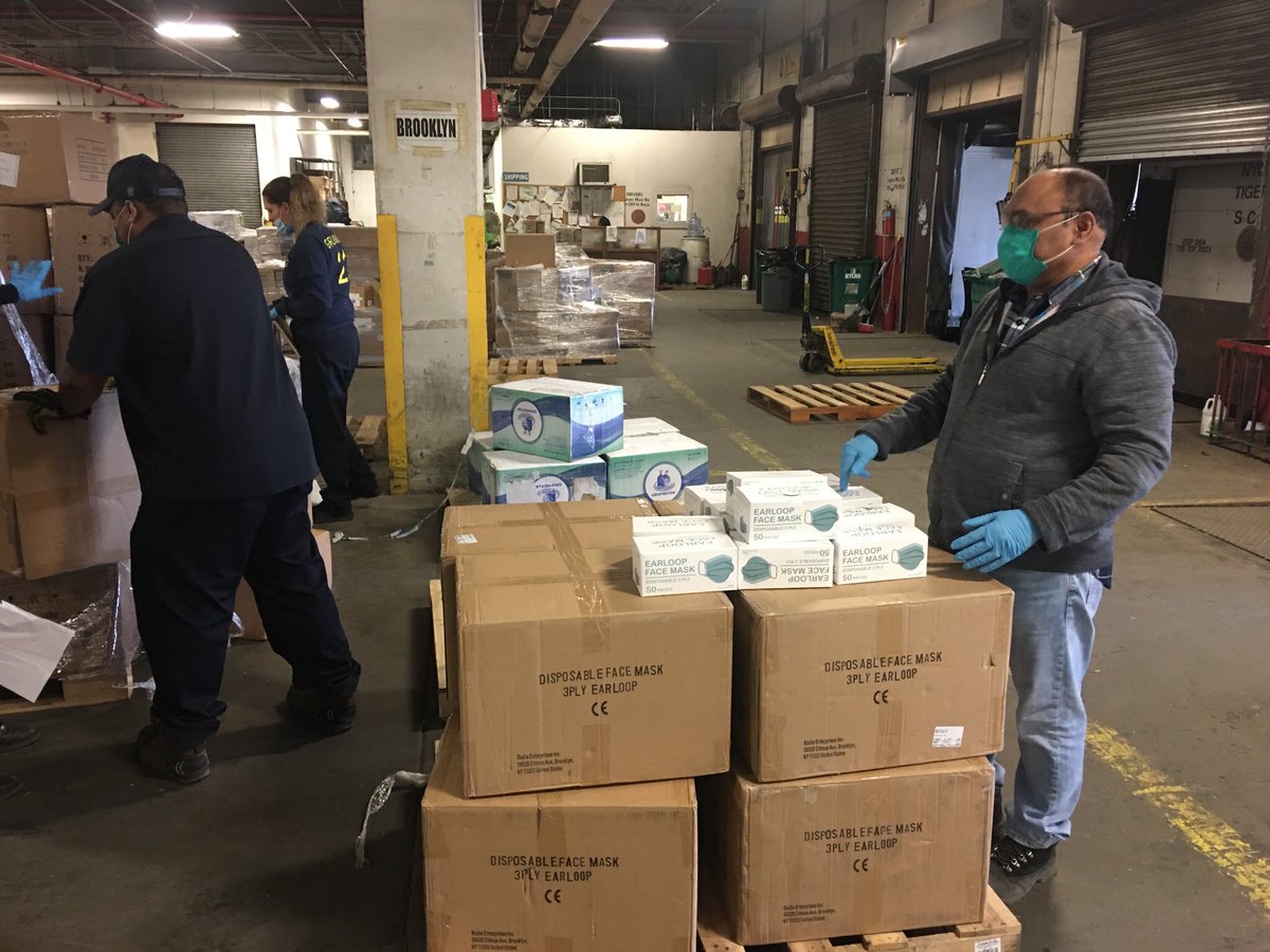 In honor of #GivingTuesday and in keeping with our efforts to ensure that those most vulnerable to this virus are protected, we wish to highlight the efforts of @LynnePattonHUD & her @HUDNY_NJ team in helping to secure 500,000 masks for @NYCHA to safely serve their residents! 🗽