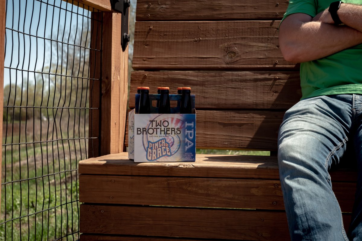 TwoBrothersBeer's tweet photo. Spread some hoppiness. #TwoBrothersBrewing #PinchOfGrace #IPA https://t.co/Ii21VPvh0e