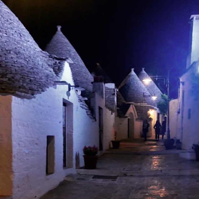 #alberobello
Un paesaggio da favola ❤️
#TravelTuesday #travelphotography #wepuglia #weareinpuglia #holiday #Italy