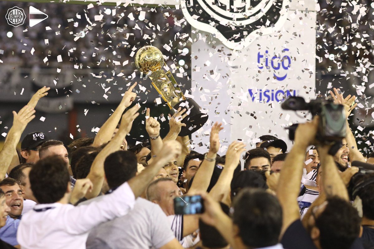 OlimpiaMedia's tweet photo. 04 de mayo, 2019.
Regularización | Fecha 15.
Santaní (0-6) @elClubOlimpia.
Llegaba #La43.
Una nueva 🌟 en el firmamento.
¡Eramos tricampeones! 😍
⚽️ @10NestorCamacho.
⚽️⚽️ William Mendieta.
⚽️ Antolín Alcaraz.
⚽️ @RoqueSantaCruz.
⚽️ @jorgeortega309.
#SuperTRIC4MP3ONES 🌟 https://t.co/Dlg4ugOwJS
