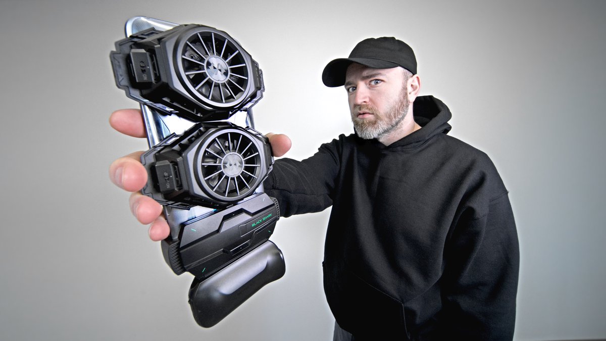 UnboxTherapy's tweet photo. New video - The World’s Most Powerful Smartphone… https://t.co/OW63ILUO2m https://t.co/4huVMFDjDK