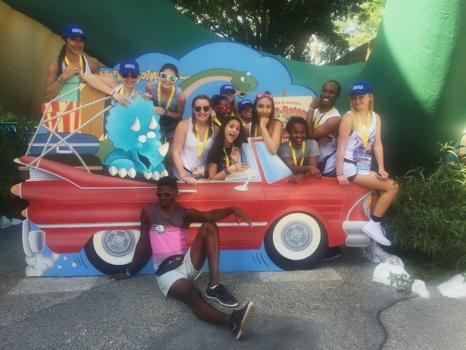 Amaya1115's tweet photo. This came up on my Timehop from Summit 2016 and I’ll never forget when @TreeWilks cropped all of us out and made it his profile picture 🙄 https://t.co/ns3oimoLNW