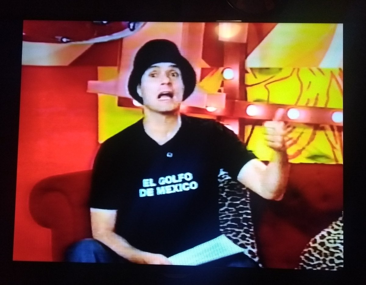 MrMedfordd's tweet photo. Viendo mis viejos VHS me hicieron viajar en el tiempo!! #ValvulaDeEscape año 2004 😝😝 @Horacitu @lafontainetouch #Telehit 🤘 Abrazos!!! https://t.co/wJzPAiOxnL