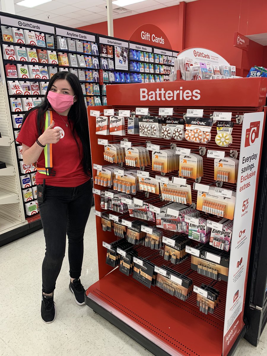 TMacFromTarget's tweet photo. Development doesn’t stop for anything, virus or otherwise at #T0219! 💪🏻 Advocate Jai merchandised her first end cap today. Before, it was light and uninspiring.  Now it’s full and impactful! Love when my team challenges themselves to learn new things ☺️ #TrainTheFuture #BestTeam https://t.co/mGOD3s4fQ0