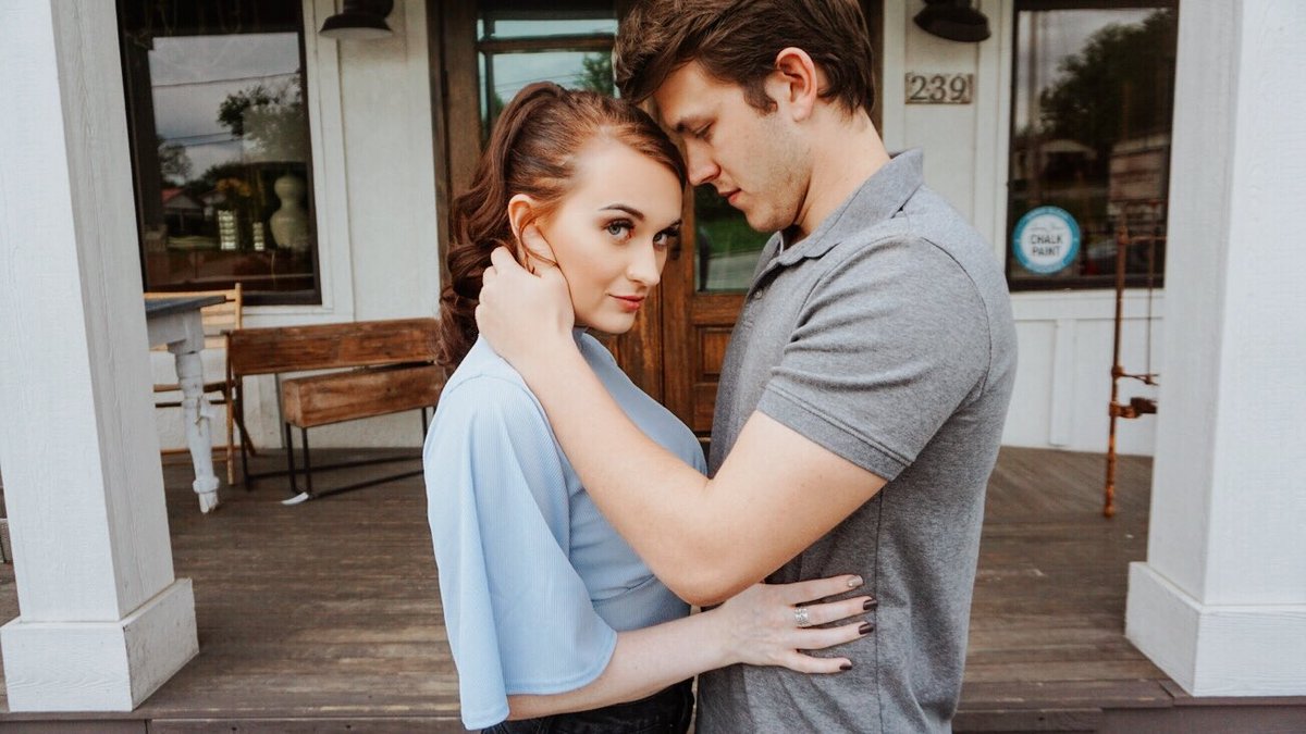 abstuttle's tweet image. We give off the Cullens vibes and I’m ok with that 🧛‍♀️⚰️♥️