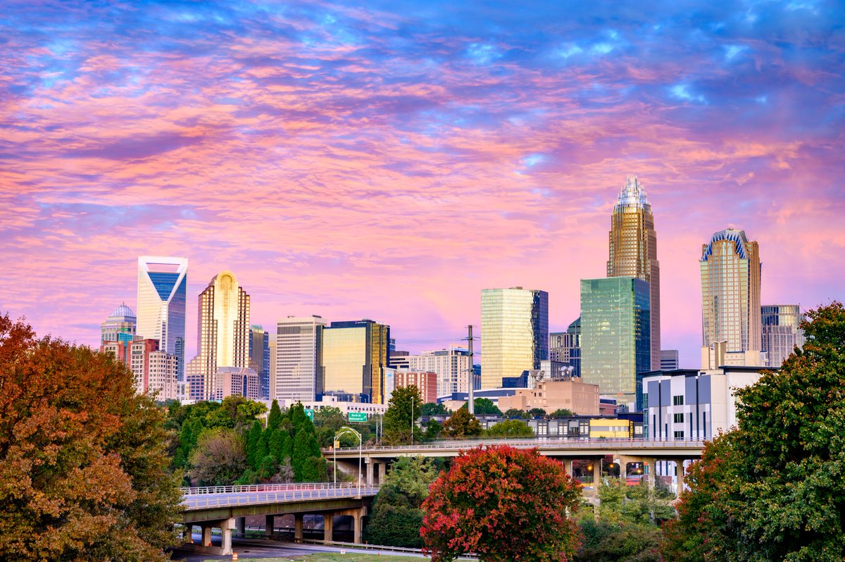 VisitNC's tweet photo. Stunning sunsets can be found all across our state - in the mountains, in our cities and at our beaches! 😍

Pro tip: visit the Brunswick Islands between late fall and early spring to watch the sun rise *and* set from the same spot.

#VirtualRoadTrip https://t.co/K2QUIxsojB