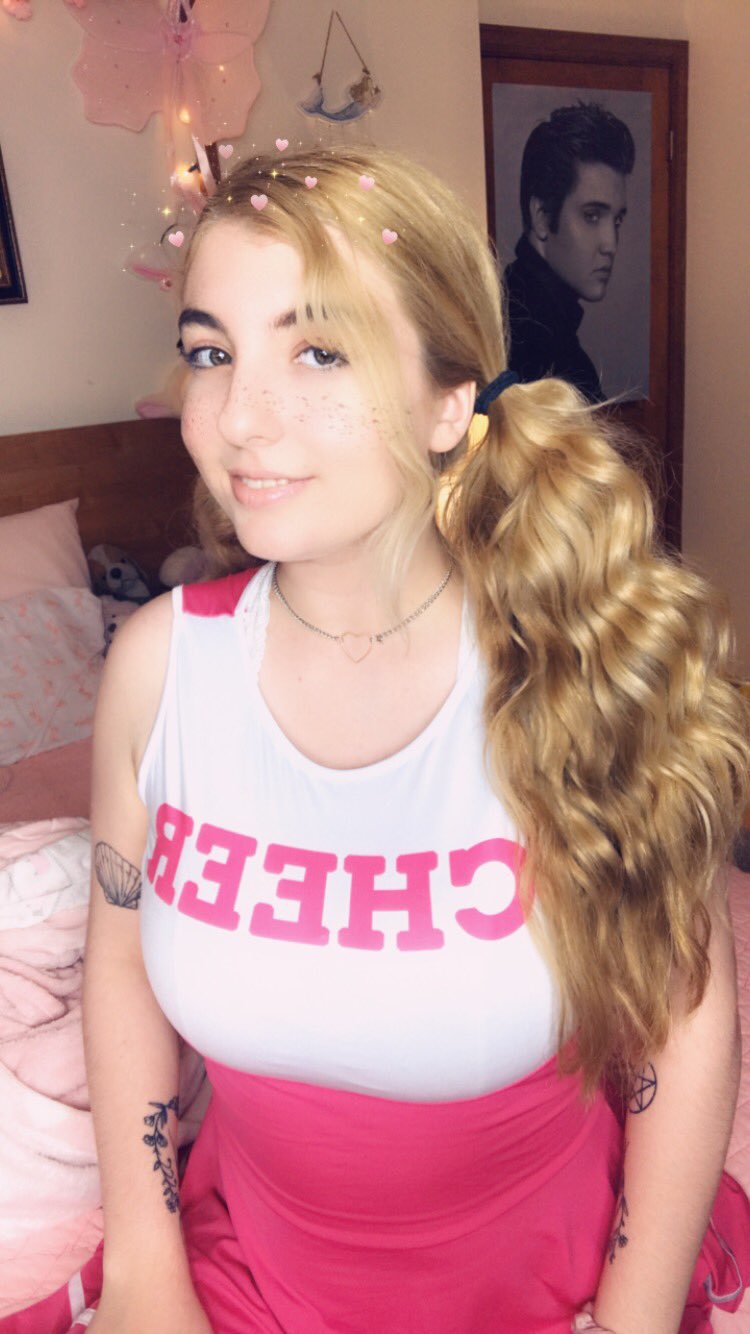 shyslut0 💓 top 0.7% on OF🍒 on Twitter: "would you lie this cheerleader