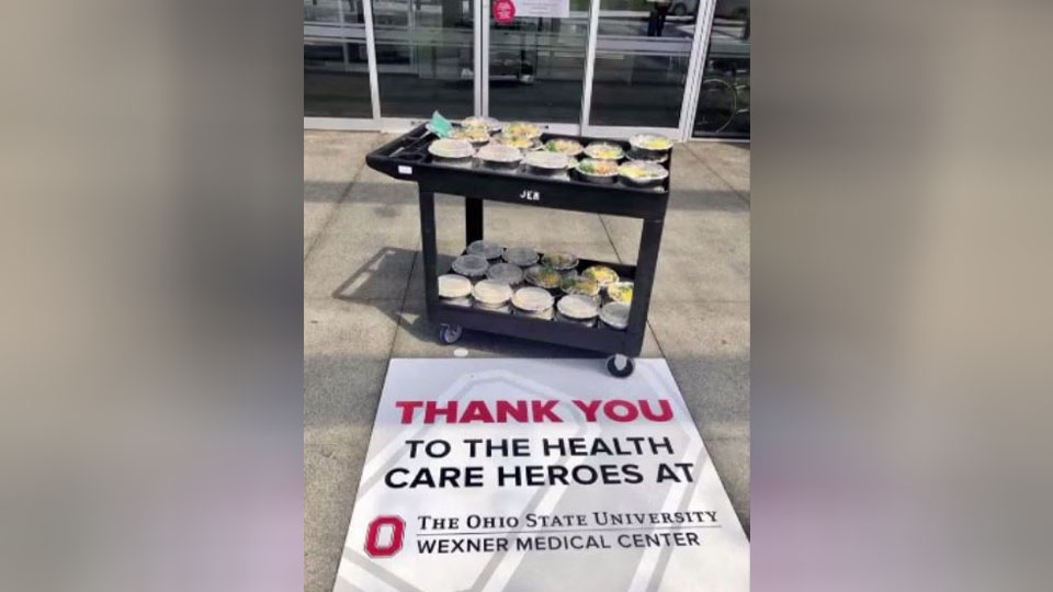 10TV's tweet photo. Hilliard Islamic Center donates more than 2,000 meals to health care workers https://t.co/upNoFz3K05 #10TV https://t.co/ZaG7rf2VEm